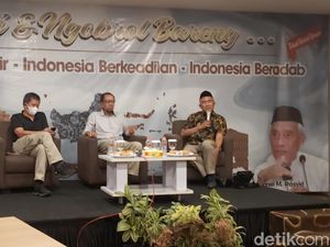 Relawan Anies Se-Jatim Blak-blakan Alasan Undang Rocky Gerung ke Surabaya