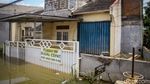 Rumah-Mobil Masih Terendam Banjir di Periuk Tangerang Siang Tadi