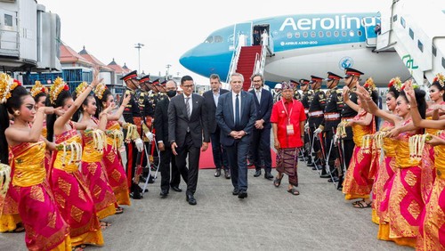 Argentinas President Alberto Fernandez arrives for the G20 Summit at Ngurah Rai International airport in Denpasar on the Indonesian resort island of Bali on November 14, 2022. - The 17th Group of Twenty (G20) Heads of State and Government Summit will be held in Bali from 15 to 16 November 2022. (Photo by Firdia Lisnawati / various sources / AFP) (Photo by FIRDIA LISNAWATI/AFP via Getty Images)
