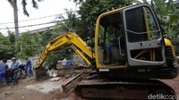Pemerintah Kota (Pemkot) Jakarta Timur melalui Sudin Sumber Daya Air (SDA),  merehab crossing saluran air sepanjang 150 meter di Jalan Buluh Perindu, RW 06 dan RW 11 Kelurahan Pondok Bambu.