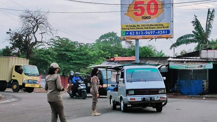 Satpol PP Bogor Tertibkan 135 PKL di Akses Tol Cimanggis (dok Satpol PP Kabupaten Bogor)