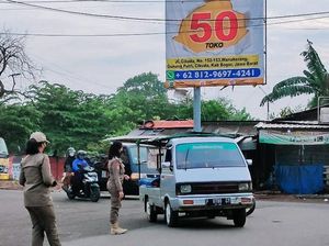 Satpol PP Bogor Tertibkan 135 PKL yang Jualan di Akses Tol Cimanggis