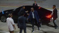 Menteri Kominfo Johnny G. Plate (kedua kiri) dan Gubernur Bali I Wayan Koster (kiri) menyambut kedatangan Direktur Jenderal International Labour Organization (ILO) Gilbert F. Houngbo (tengah) di terminal VVIP I Bandara I Gusti Ngurah Rai, Badung, Bali, Minggu (13/11/2022). Kedatangan Direktur Jenderal International Labour Organization (ILO) tersebut untuk mengikuti Konferensi Tingkat Tinggi (KTT) G20 yang akan berlangsung pada 15-16 November 2022. ANTARA FOTO/Media Center G20 Indonesia/Nyoman Hendra Wibowo