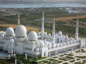 Fakta Seputar Sheikh Zayed Grand Mosque yang Replikanya dibangun di Solo