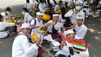 Sekitar 400-an siswa dari kelas 7 tersebut diketahui telah berada di lokasi sejak pukul 11.00 Wita. Foto: Nuranda Indrajaya/detikBali