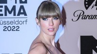 Taylor Swift saat menghadiri MTV European Music Awards 2022 di Dusseldorf, Jerman. AFP via Getty Images/SASCHA SCHUERMANN