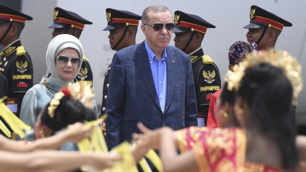 Tiba di Bali, Presiden Turki Disambut Tarian Daerah