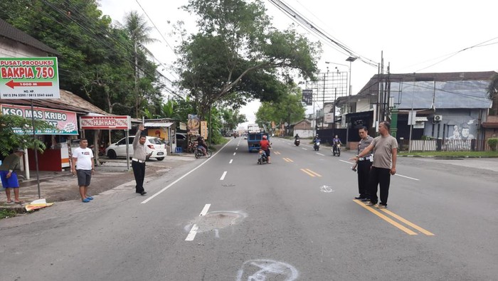 TKP kecelakaan di jalan Wates KM 8,5 tepatnya depan SPBU Gamping, Sleman, DIY, Senin (14/11/2022).