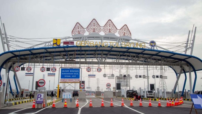 Tol Semarang-Demak Seksi II Dibuka Fungsional 18 November Jalan Tol Semarang - Demak Seksi 2 ruas Sayung-Demak akan dibuka fungsional pada 18 November 2022. Uji coba pembukaan telah dilakukan sejak Jumat (12/11).