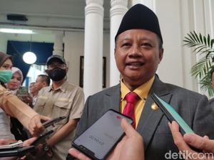 Wagub Uu ke Korban Gempa Cianjur: Jangan Diam di Tenda, Hidup Normal Lagi