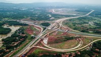 PT Jasamarga Japek Selatan (JJS) mencatat proyek Jalan Tol Japek II Selatan yang memiliki panjang 30,6 kilometer tersebut telah mencapai 69,11 persen hingga Oktober 2022 dan ditargetkan akan selesai pada pertengahan 2023 mendatang.