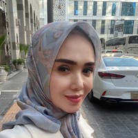 Dalam salah satu unggahannya Yuni juga menceritakan pengalaman singkatnya ketika tengah menjalani umrah. Suka banget perjalanan dari Madinah-Macca. Stasiun keretanya Keren, Nyaman , bersih dan super cepat, tulis Yuni. Foto: Instagram/@yunishara36