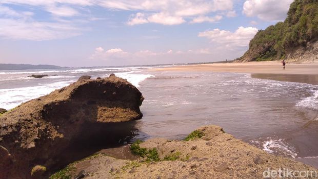 8 pantai yang jarang tak terjamah di Pangandaran