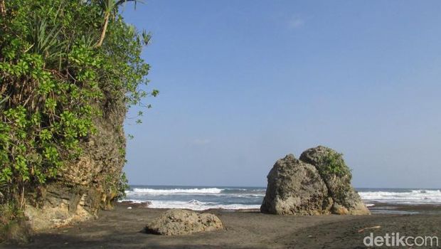 8 pantai yang jarang tak terjamah di Pangandaran