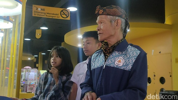Abah Empit sang penakluk mesin permainan asal Garut.