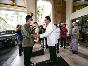 Anies Posting Foto Bareng Gibran, Doakan Sehat dan Dimudahkan Bertugas