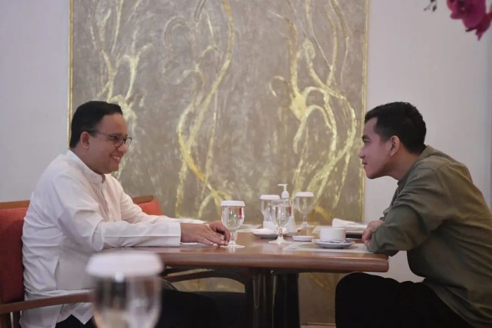Anies Baswedan unggah foto bareng Gibran Rakabuming di IG. Pertemuan ini terjadi di Solo, Selasa (15/11/2022).