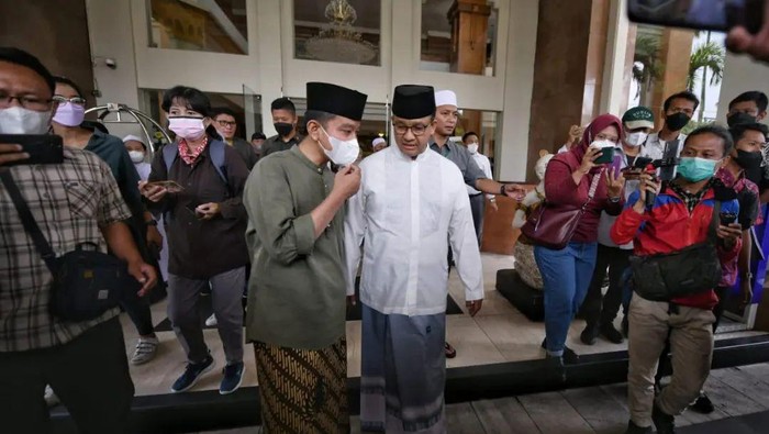 Anies Baswedan unggah foto bareng Gibran Rakabuming di IG. Pertemuan ini terjadi di Solo, Selasa (15/11/2022).