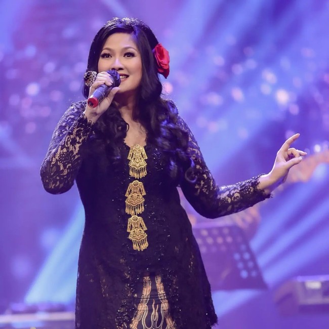 Seperti Agung Wirasutha, Fryda Lucyana juga seorang penyanyi yang banting setir menjadi PNS. Sekarang Fryda bekerja di Kementerian Sekretariat Negara. Foto: Instagram