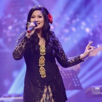 Seperti Agung Wirasutha, Fryda Lucyana juga seorang penyanyi yang banting setir menjadi PNS. Sekarang Fryda bekerja di Kementerian Sekretariat Negara. Foto: Instagram