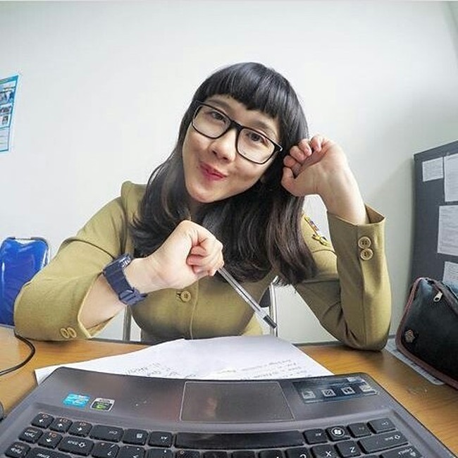 Phopi Ratna Agustin sempat jadi viral karena penampilannya. Wanita asal Bandung yang dulu vokalis band hardcore kini bekerja di Dinas Perindustrian Perdagangan Koperasi dan UMKM Kabupaten Bandung Barat. (foto: Instagram/@phopira)Foto: Instagram
