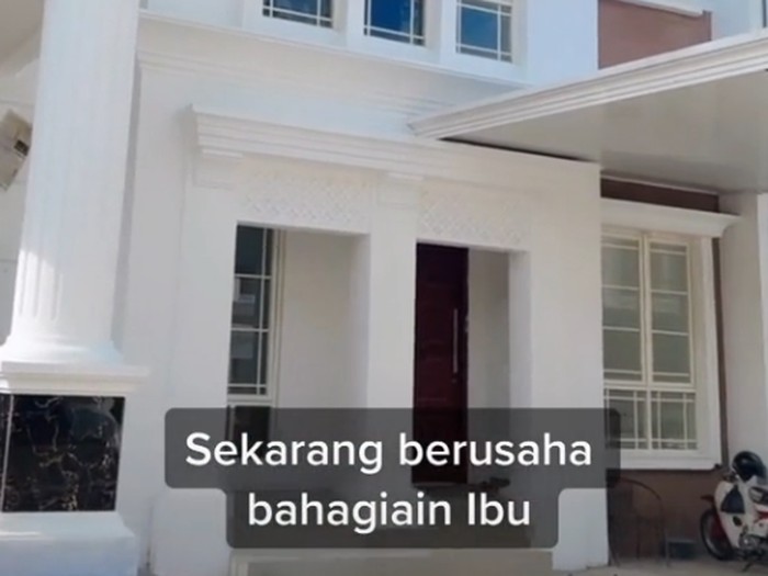Beredar viral unggahan makeup artist yang kini bisa membangun rumah dan membeli mobil mewah untuk sang ibu. Beredar viral unggahan makeup artist yang kini bisa membangun rumah dan membeli mobil mewah untuk sang ibu.