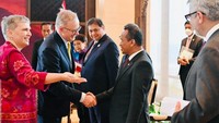 Menteri Investasi/Kepala BKPM Bahlil Lahadalia menyambut kedatangan PM Australia Anthony Albanese di The Apurva, Kepinski, Bali.
