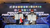 Badan Pelindungan Pekerja Migran Indonesia (BP2MI) secara bersamaan melaunching SOP dan menandatangani Memorandum of Understanding (MoU) serta perjanjian kerja sama dengan 20 stakeholder yang terdiri dari 12 pemerintah daerah, 5 lembaga pendidikan, dan 3 lembaga kesehatan di Aula Abdurrahman Wahid BP2MI, Selasa (15/11/2022).