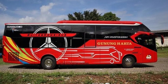 Bus suites combi terbaru PO Gunung Harta garapan karoseri Laksana