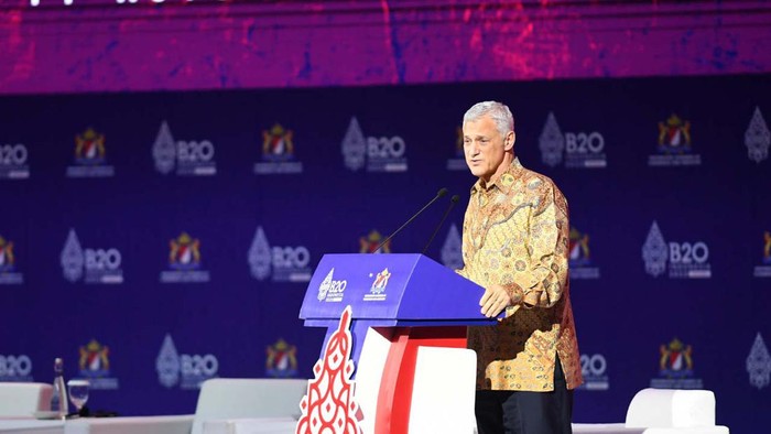 CEO SCB Bill Winters Bicara Transisi Net Zero di B20 Summit CEO Standard Chartered Bank (SCB) Bill Winters berbicara di forum B20 Summit di Bali. Bill menekankan pentingnya kemitraan yang kuat antara sektor publik dan swasta.