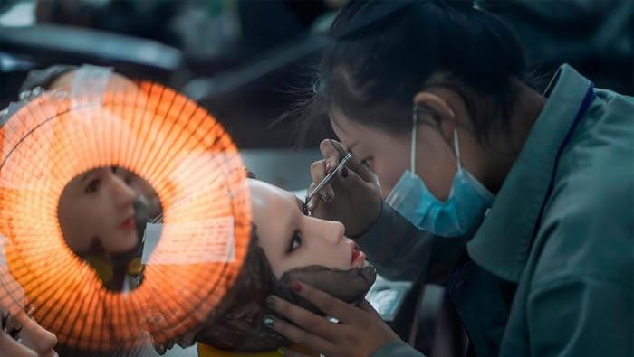 China Punya Pabrik Boneka Seks, Begini Penampakannya China menjadi salah satu negara penghasil robot seks di dunia. Industri tersebut bahkan telah berjalan sejak 2009.