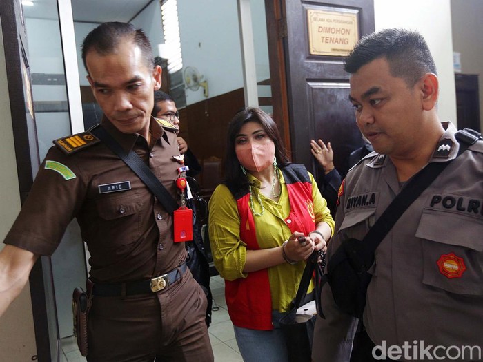 Gusti Ayu Dewanti alias Dea 