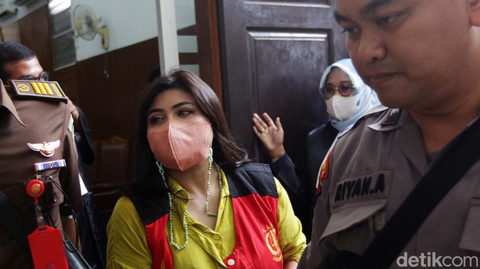 Gusti Ayu Dewanti alias Dea 