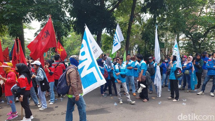 Demo buruh di Cimahi.