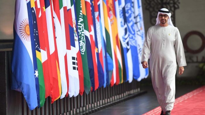 Gaya Para Pemimpin Dunia saat Tiba di Lokasi KTT G20 Presiden Uni Emirat Arab Sheikh Mohamed bin Sayed Al Nahyan tiba di lokasi KTT G20 di Nusa Dua, Bali, Selasa (15/11/2022). ANTARA FOTO/Media Center G20 Indonesia/Akbar Nugroho Gumay/nym.