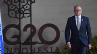 Perdana Menteri Australia Anthony Albanese berjalan menuju lokasi KTT G20 Indonesia, Nusa Dua, Bali, Selasa (15/11/2022). ANTARA FOTO/Media Center G20 Indonesia/Akbar Nugroho Gumay.