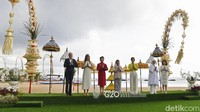 (dari kiri) Suami Presiden Komisi Eropa Heiko von der Leyen, istri Perdana Menteri Spanyol Maria Begoa Gemez Fernendez, Ibu Negara China Peng Liyuan, Ibu Negara Iriana Joko Widodo, Ibu Negara Korea Selatan Kim Keon-hee, Ibu Negara Turki Emine Erdogan dan Istri Perdana Menteri Jepang Yuko Kishida melakukan foto bersama.