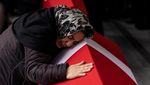 Isak Tangis Iringi Pemakaman Korban Ledakan Bom di Istanbul