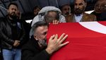 Isak Tangis Iringi Pemakaman Korban Ledakan Bom di Istanbul