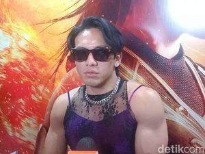 Intip Gaya Fesyen Nyentrik Jefri Nichol di Gala Premiere Sri Asih