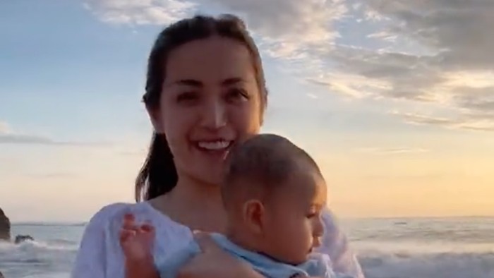 Jessica Iskandar liburan ke Sumba Jessica Iskandar liburan ke Sumba