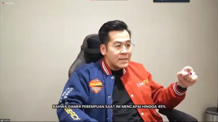 Kegiatan bermain game biasanya lebih digandrungi laki-laki. Faktanya cukup mengejutkan, gamer wanita mencapai lebih dari 40% dari jumlah populasi gamer di Asia.