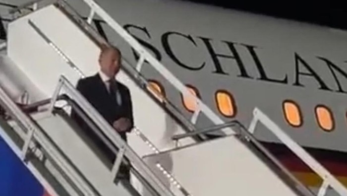 Kanselir Jerman Olaf Scholz tiba di Bali untuk menghadiri KTT G20 2022