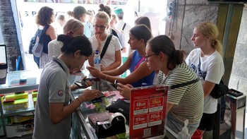 Kartu ini secara khusus telah ditambahkan kuota internet menjadi sebesar 125 GB (25 GB di semua jaringan dan 100 GB di jaringan 5G) serta kuota telepon lokal 25 menit bagi para perwakilan delegasi G20. 