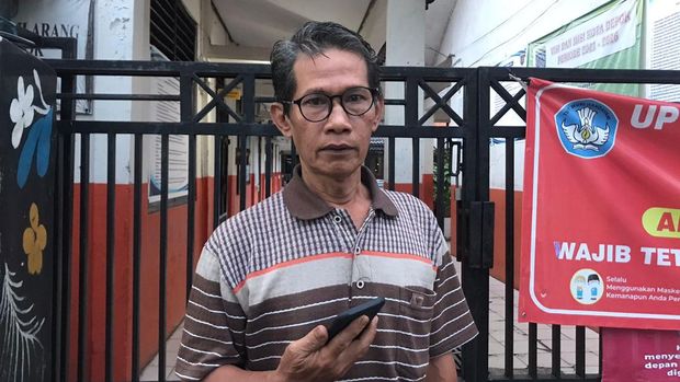 Ketua RT 06 RW 18, Pancoranmas, Depok Supriyono