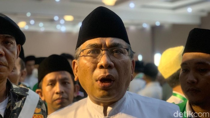 Ketum PBNU Yahya Cholil Staquf di Asrama Haji Surabaya