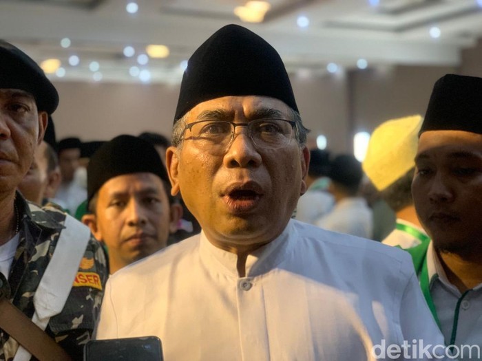 Ketum PBNU Yahya Cholil Staquf di Asrama Haji Surabaya