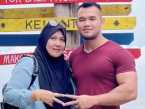 8 Foto Pasangan Beda Usia Viral, Wanita Dinikahi Pria Sebaya Anaknya