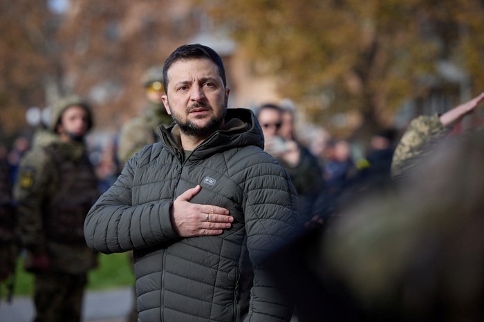 Desakan Zelensky ke Negara Barat Minta Bantuan Senjata Lagi dan Lagi