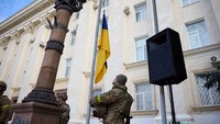 Bendera Ukraina kembali berkibar di Kherson.